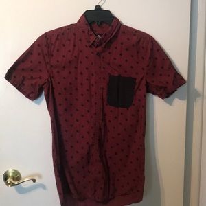 Men’s maroon patterned button down shirt